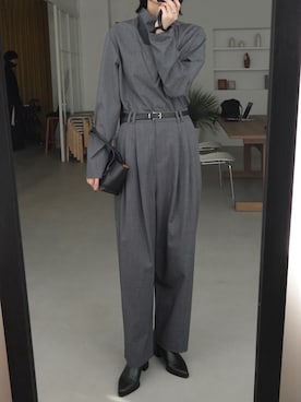 「RIM.ARK（リムアーク）のW tuck wool slacks(ダブル タック ウール スラックス)（その他パンツ、グレー系）」を使った、RIM.ARK staffさん（レディース・172cm）の秋コーディネート