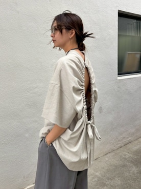 「RIM.ARK（リムアーク）のBack conscious vacation tops バック コンシャス バケーション トップス（Tシャツ/カットソー、ベージュ系）」を使った、RIM.ARK staffさん（レディース・170cm）の春コーディネート