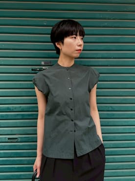 「RIM.ARK（リムアーク）のBottle neck volume blouse(ボトルネック ボリューム ブラウス)（シャツ/ブラウス、グリーン系）」を使った、RIM.ARK staffさん（レディース・160cm）の夏コーディネート
