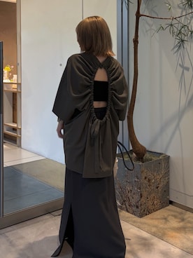 「RIM.ARK（リムアーク）のSide slit maxi SK サイド スリット マキシ スカート（スカート、ブラック系）」を使った、RIM.ARK staffさん（レディース・170cm）の春コーディネート
