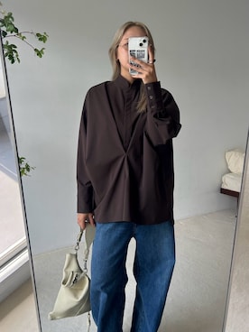 「RIM.ARK（リムアーク）のTuck point wide shirt(タック ポイント ワイド シャツ)（シャツ/ブラウス、ブラウン系）」を使った、RIM.ARK staffさん（レディース・172cm）の秋コーディネート