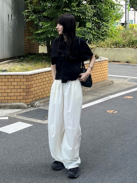 「RIM.ARK（リムアーク）のSatin sacoche サテン サコッシュ（ショルダーバッグ、グリーン系）」を使った、RIM.ARK staffさん（レディース・170cm）の春コーディネート