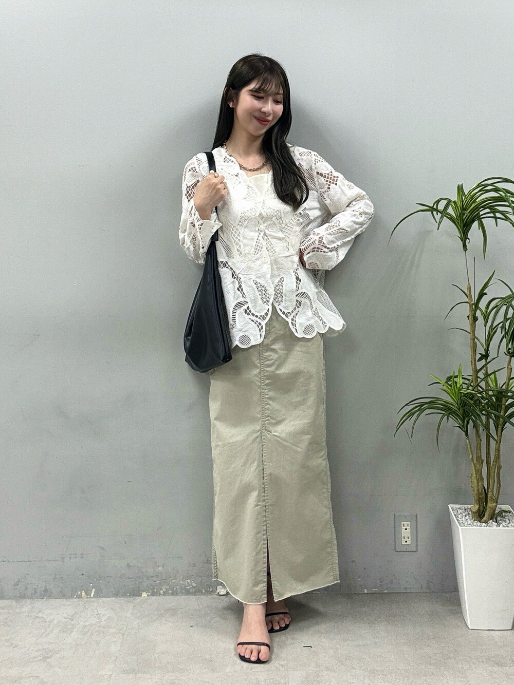 LARUTA】フラワー刺繍レースブラウスを使った人気ファッション 