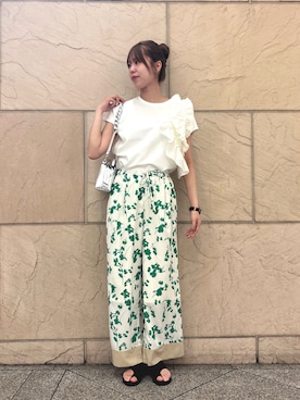 「URBAN RESEARCH ROSSO WOMEN（アーバンリサーチ　ロッソ）のフリルドッキングTEEブラウス（Tシャツ/カットソー、ホワイト系）」を使った、Meiさん（レディース・164cm）の夏コーディネート