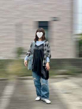 「しまむら（シマムラ）のアイテム（シャツ/ブラウス、ブラック系）」を使った、memeさん（レディース・158cm）の春コーディネート