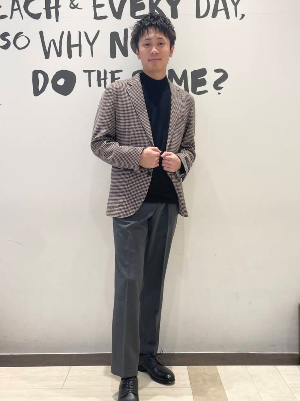 「高身長おススメアウター、私のイチ推しブランド、レザーシューズが主役のコーデ」｜「URBAN RESEARCH DOORSのLIFE STYLE TAILOR　マルチスペックプレーントゥ（ドレスシューズ、ブラック系）」を使った、多田　宗司さん（メンズ・172cm）の冬コーディネートの1枚目の写真