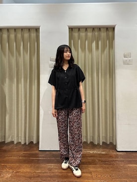 再入荷』Vネックウエストギャザーブラウスを使った人気ファッション