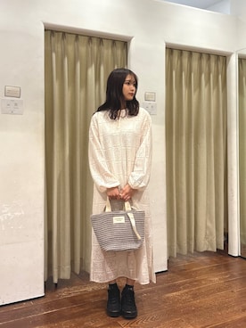 「URBAN RESEARCH DOORS（アーバンリサーチドアーズ）のレースワンピース（ワンピース、ベージュ系）」を使った、莉緒さん（レディース・163cm）の春コーディネート