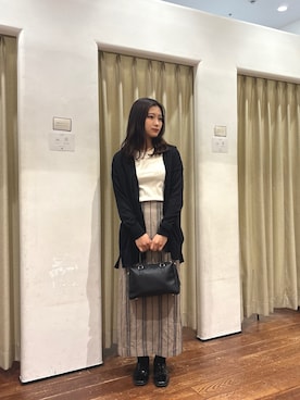 「URBAN RESEARCH DOORS（アーバンリサーチドアーズ）のLinen Stripe I-Line Skirt（スカート、ベージュ系）」を使った、莉緒さん（レディース・163cm）の春コーディネート