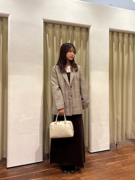 「URBAN RESEARCH DOORS（アーバンリサーチドアーズ）の『別注』PETIT BATEAU×DOORS　EMBROIDERYロングTシャツ（Tシャツ/カットソー、ホワイト系）」を使った、莉緒さん（レディース・163cm）の秋コーディネート