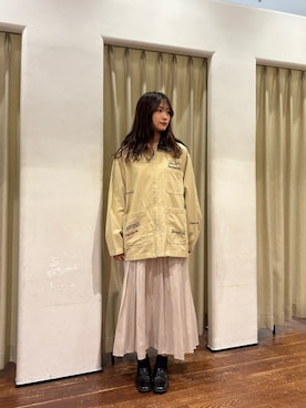 「URBAN RESEARCH（アーバンリサーチ）の『別注』PICCADILLY×URBAN RESEARCH　刺繍カバーオール（カバーオール、ベージュ系）」を使った、莉緒さん（レディース・163cm）の秋コーディネート