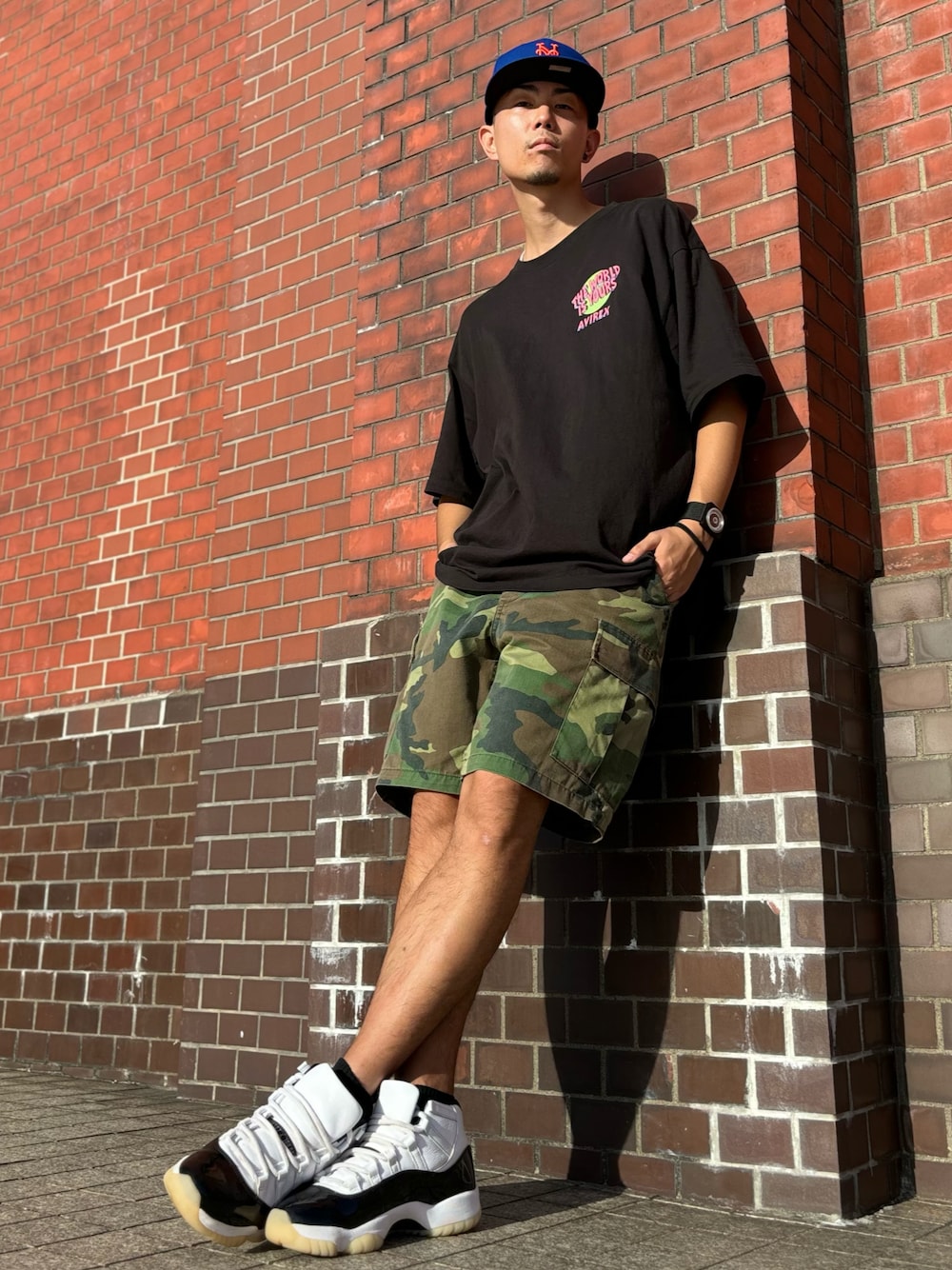 「ラッパー、ラッパーファッション、ヒップホップ、ストリート、ストリートコーデ、Nas」｜「NEW ERAのアイテム（キャップ、ブルー系）」を使った、TA-TIさん（メンズ・180cm）の秋コーディネートの1枚目の写真