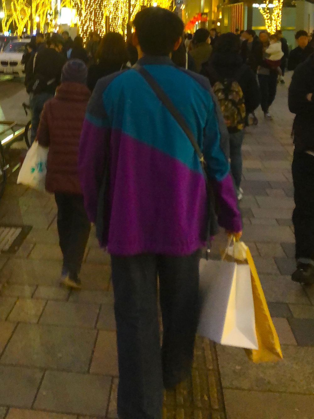 ブルー系のその他パンツ、ブルー系のジャケット/アウターを着用したメンズの冬コーディネートの1枚目の写真