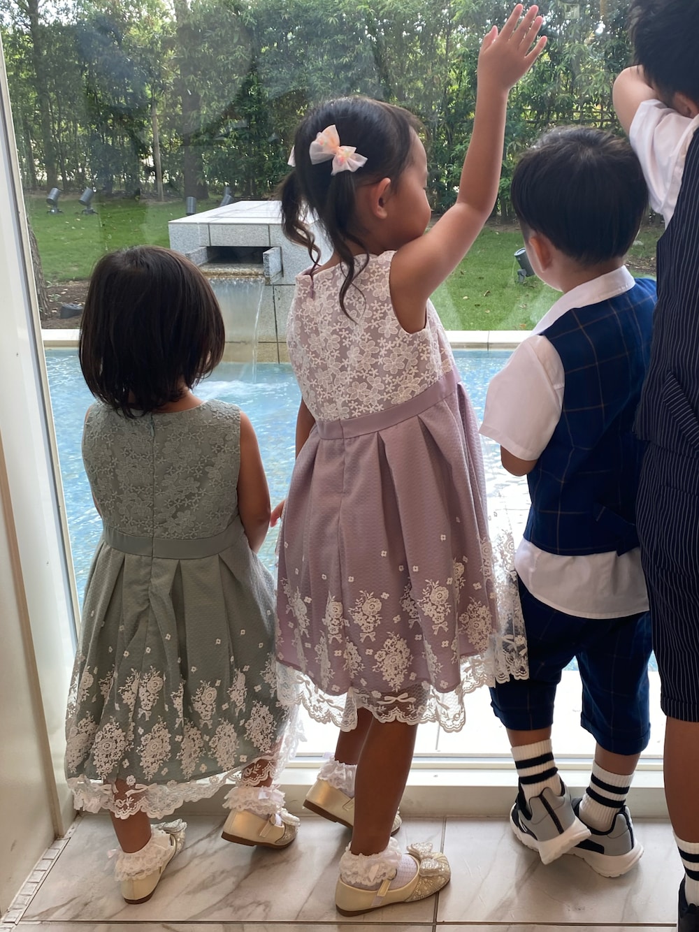 「キッズコーデ、キッズファッション、女の子、発表会、結婚式、パーティースタイル、お呼ばれスタイル、ドレス、ドレスシューズ、フォーマル、姉妹コーデ、色違いコーデ、キラキラ」｜「axes femmeのレース×チュール刺繍ワンピース（ワンピース、パープル系）」を使った、ジュンコさん（レディース・156cm）の夏コーディネートの1枚目の写真