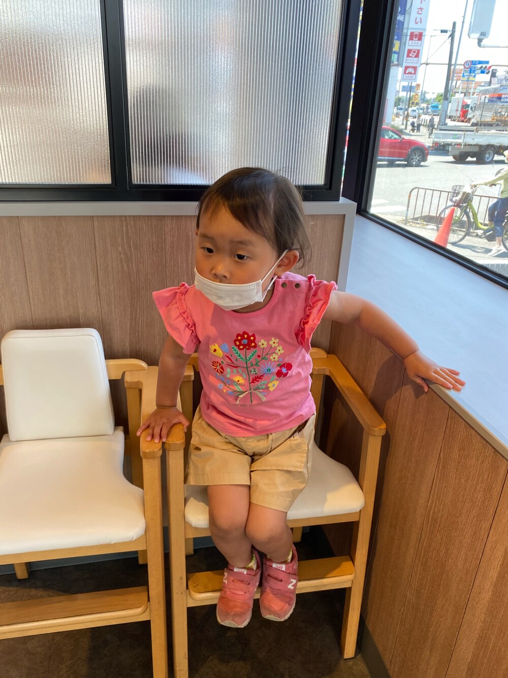 「ラグマート、ragmart、夏コーデ、ショートパンツ、シンプルコーデ、カラーコーデ、ピンクコーデ、ラクチンコーデ、スニーカー女子、スニーカーコーデ、ピンクスニーカー、カジュアルコーデ」｜「NEW BALANCEのnew balance ニューバランス IZ373 ベビーシューズ 410373（スニーカー、ピンク系）」を使った、ジュンコさん（レディース・156cm）の春コーディネートの1枚目の写真