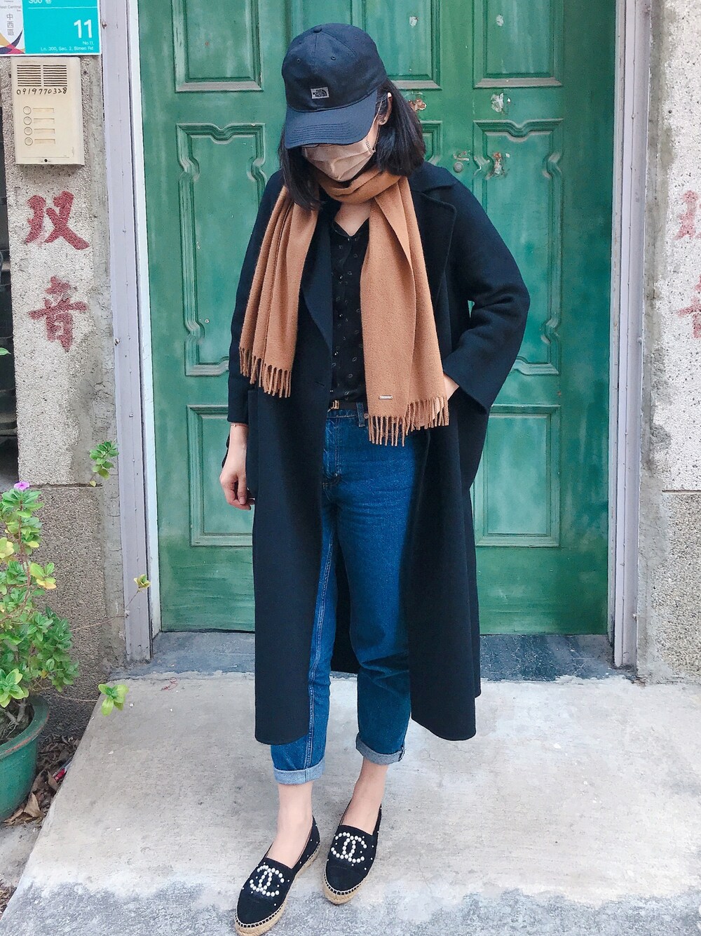 「Loro Pianaのアイテム（マフラー、ブラウン系）」を使った、🇹🇼盧大🤎🤍🧡🧡さん（レディース・168cm）の冬コーディネートの1枚目の写真