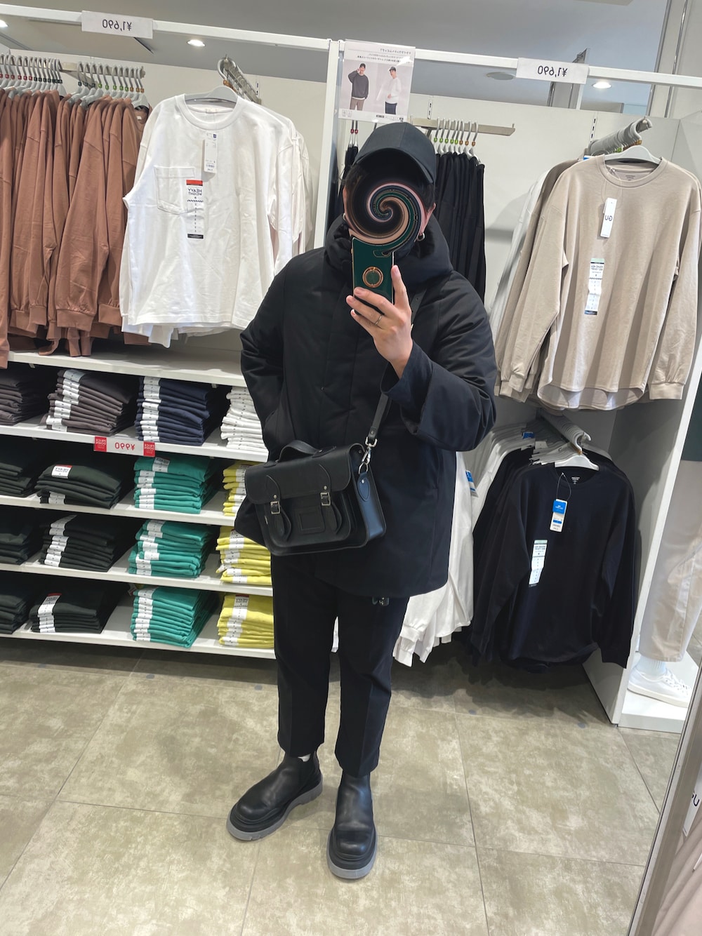 「ブラックコーデ、BOTTEGA VENETA、タイヤブーツ、ボッテガヴェネタ、お洒落さんとつながりたい、おしゃれさんと繋がりたい、チェルシーブーツ、Zatchels、サッチェルバッグ、カラーパレット」｜「BOTTEGA VENETAのアイテム（ブーツ、ブラック系）」を使った、服の為に30kg減量@なかゆさん（メンズ・182cm）の冬コーディネートの1枚目の写真