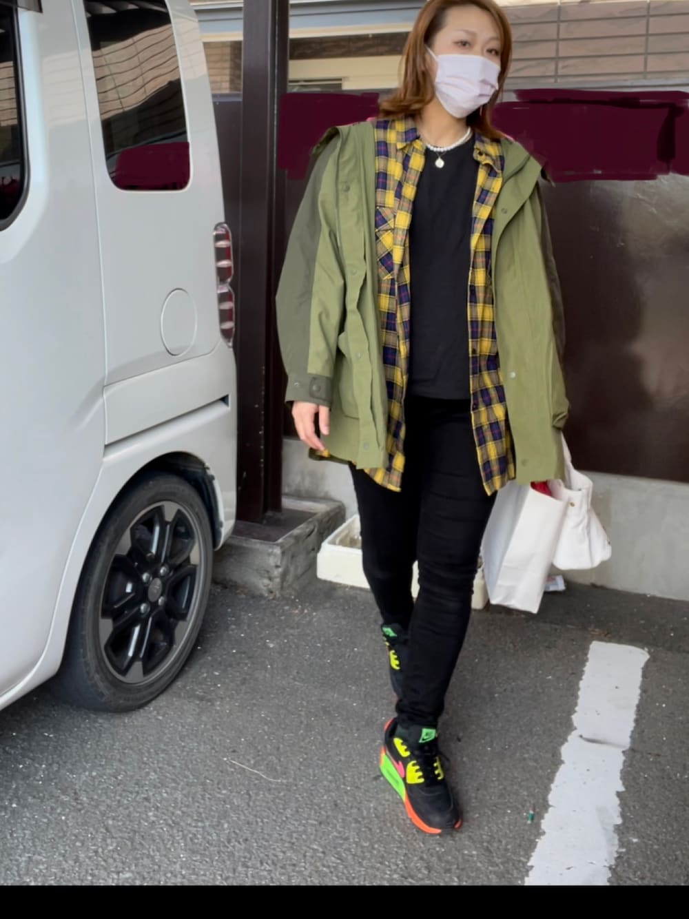 「チェック、今日のコーデ、パンツコーデ、秋のコーデ、NIKE AIR MAX、グリーン、マウンテンパーカー」｜「AMERICAN HOLICのアイテム（デニムパンツ、ブラック系）」を使った、M&Aさん（レディース・163cm）の秋コーディネートの1枚目の写真