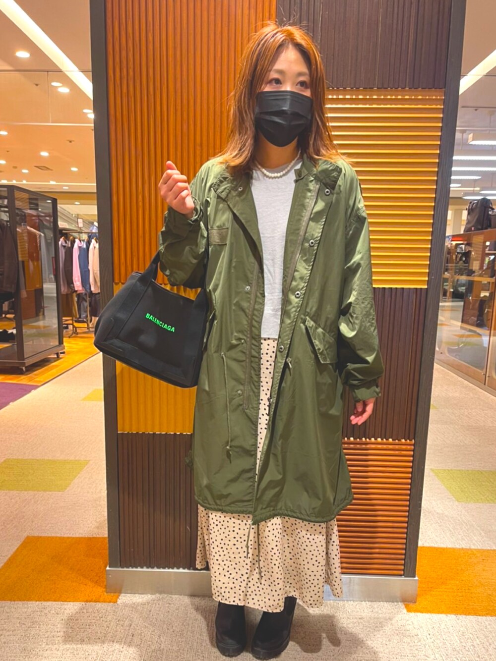 「ドクターマーチン、ブーツ、M65、キレイめ、お買い物day」｜「BALENCIAGAのアイテム（トートバッグ、ブラック系）」を使った、M&Aさん（レディース・163cm）の冬コーディネートの1枚目の写真