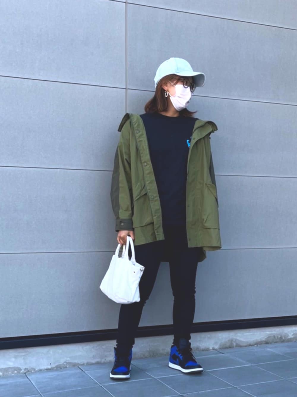 「秋のコーデ、カーキ、パンツスタイル、ノースフェイス、おしゃれさんと繋がりたい、ダンク ハイ、だから秋服が好き」｜「Ray BEAMSのRay BEAMS / 星スタッズ トート（トートバッグ、ホワイト系）」を使った、M&Aさん（レディース・163cm）の秋コーディネートの1枚目の写真