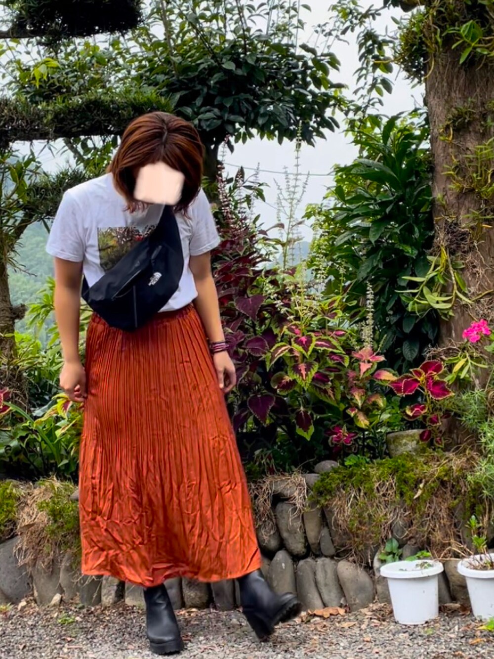 「大人カジュアル、大人コーデ、おしゃれさんと繋がりたい、雨の日マーチン部、ドクターマーチン、supreme」｜「Dr. Martensのアイテム（ブーツ、ブラック系）」を使った、M&Aさん（レディース・164cm）の秋コーディネートの1枚目の写真