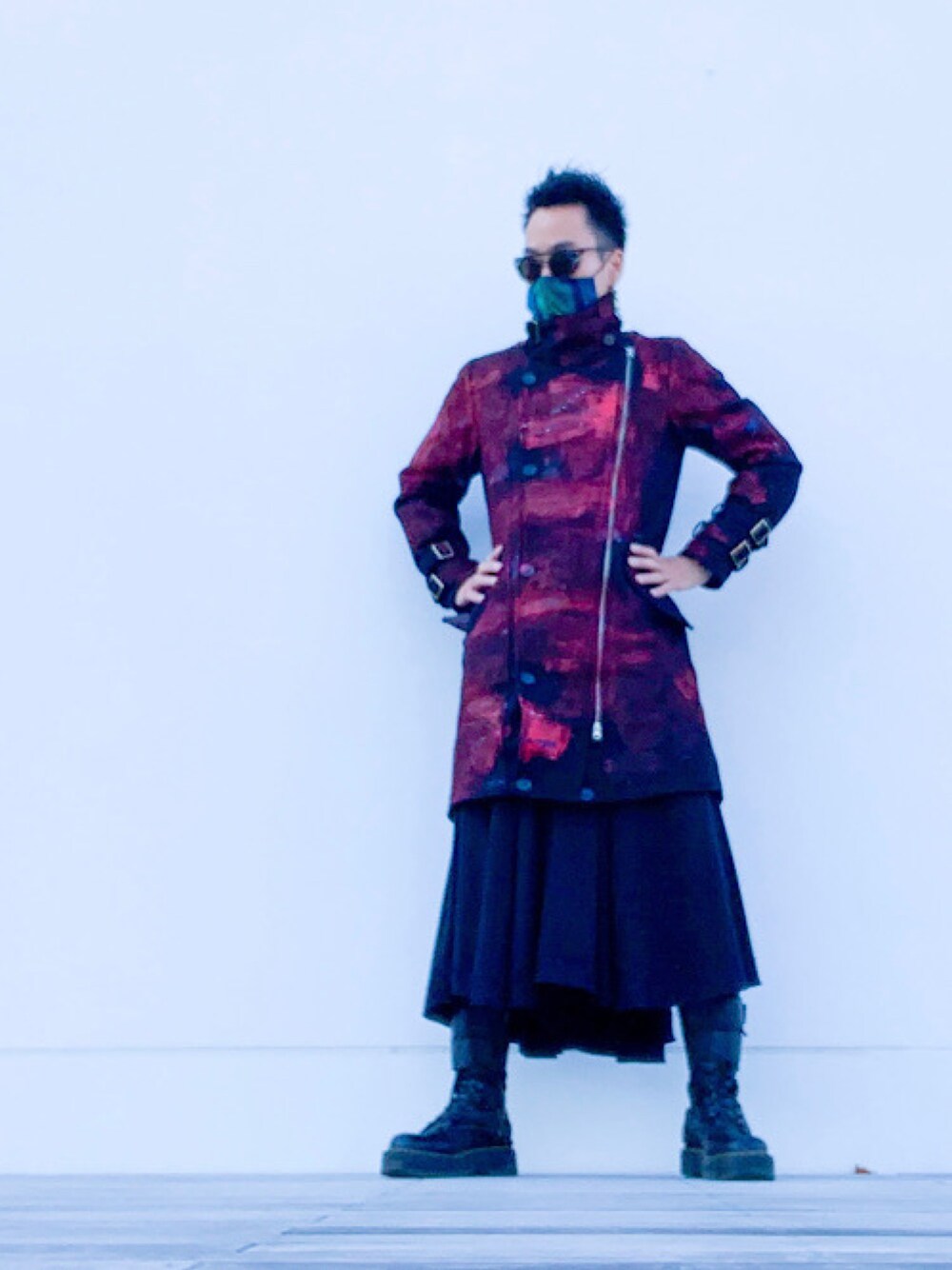 「Dr.Martens、yohjiyamamoto、ワイドパンツ、ヨウジヤマモト、赤黒、赤黒コーデ、GROUND Y、GroundY、factory900、青彩衣、赤黒コラボ」｜「Dr. Martensのアイテム（ブーツ、ブラック系）」を使った、gumpanmanreturnさん（メンズ・170cm）の秋コーディネートの1枚目の写真