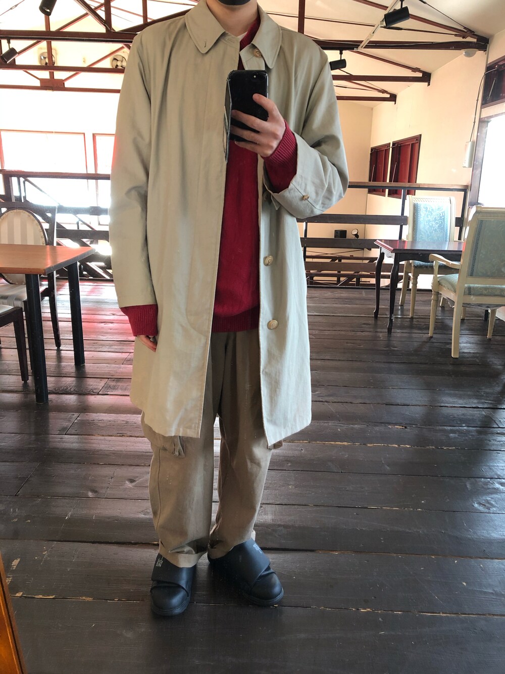 「タートルネック、冬コーデ、カジュアルコーデ、今日のコーデ、おしゃれさんと繋がりたい、秋コーデ、大人カジュアル、スニーカー、休日スタイル、古着MIX、セーター、カーキ、コート、ミリタリー、カーゴパンツ」｜「BURBERRYのアイテム（ノーカラーコート、ベージュ系）」を使った、masato1199さん（メンズ・175cm）の秋コーディネートの1枚目の写真