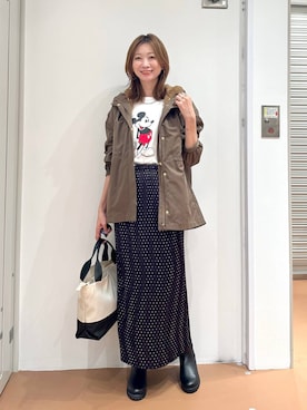 「アイテム（マウンテンパーカー）」を使った、nami(Elura/ヤエチカ）さん（レディース・169cm）の秋コーディネート