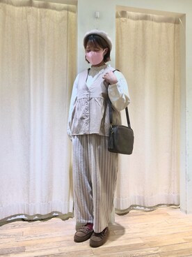 「ストライプパンツ」｜「アイテム（ハンチング/ベレー帽）」を使った、きしもとさん（レディース・155cm）の秋コーディネート