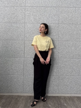 「GALLEST（ギャレスト）のクルーネック刺繍Tシャツ（Tシャツ/カットソー、イエロー系）」を使った、AYANOさん（レディース・160cm）の冬コーディネート