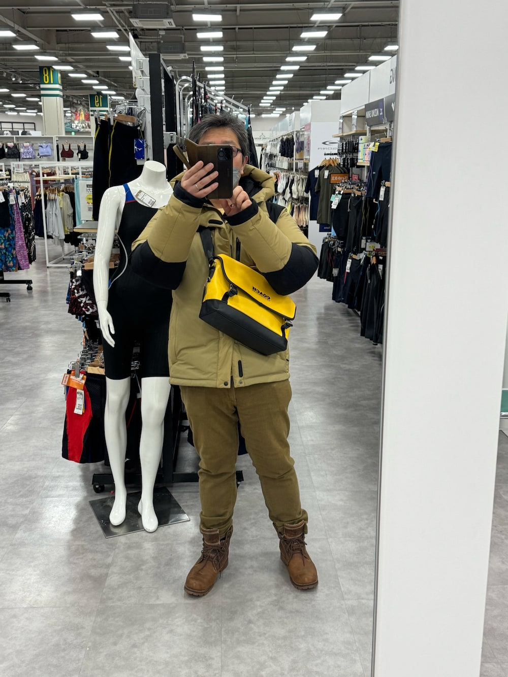 「今日のコーデ」｜「EDWINのアイテム（デニムパンツ、ベージュ系）」を使った、yukky19811214さん（メンズ・175cm）の冬コーディネートの1枚目の写真