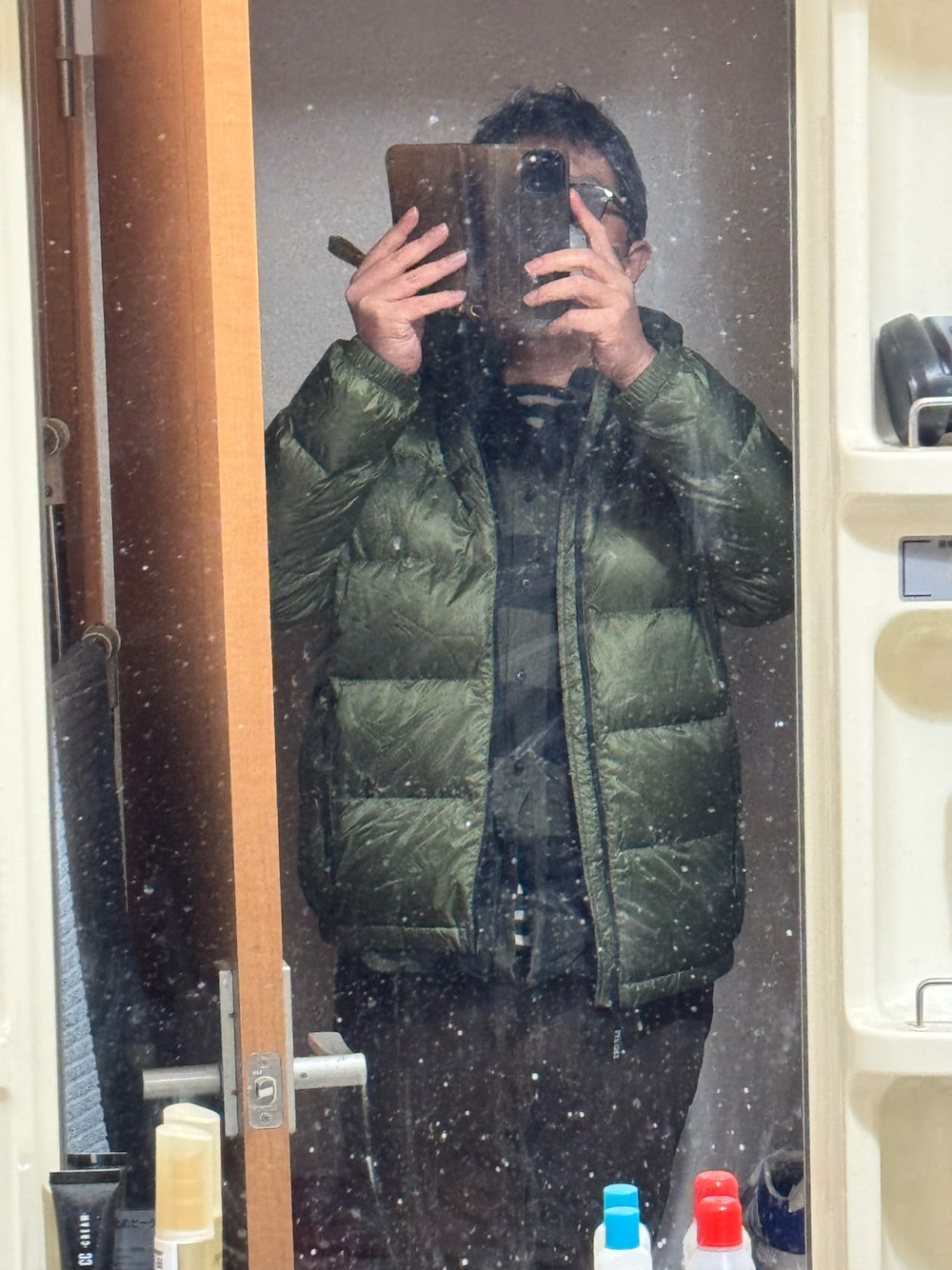 「GUのアイテム（シャツ/ブラウス、グリーン系）」を使った、yukky19811214さん（メンズ・175cm）の冬コーディネートの1枚目の写真