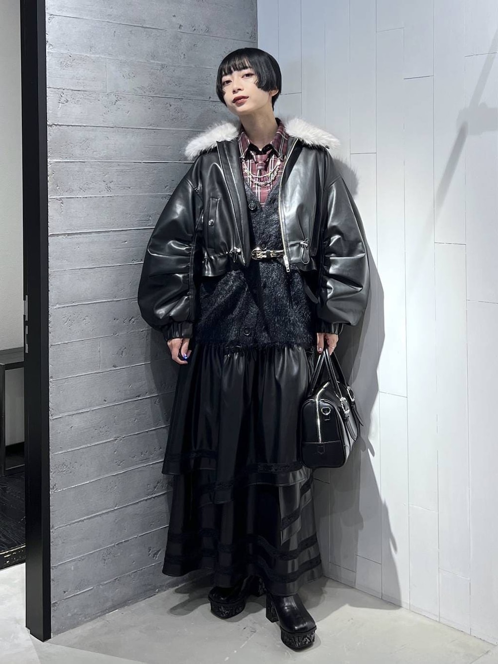 レースラインフェイクレザースカート(HARE)を使った人気ファッション