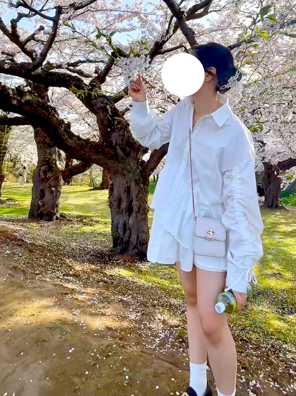 「骨格ストレート、プチプラコーデ、ホワイトコーデ、GRL、いいね、save、フォローお願いします🤑」｜「GRLのアイテム（シャツワンピース、ホワイト系）」を使った、半額しょくぱんさん（レディース・161cm）の春コーディネートの1枚目の写真