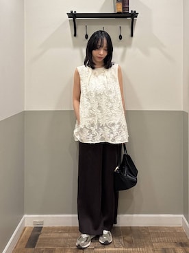 「A part by（アパートバイ）の【Sサイズ展開・洗える】イージーストレートパンツ（スラックス、ブラウン系）」を使った、mikaさん（レディース）の春コーディネート