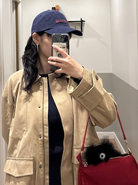 「アイテム（キーホルダー）」を使った、mikaさん（レディース・165cm）の秋コーディネート