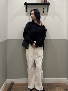 「A part by（アパートバイ）のイージーツイルパンツ（スラックス、ホワイト系）」を使った、mikaさん（レディース）の春コーディネート