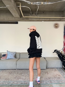 「アイテム（スニーカー）」を使った、NATSUKIさん（レディース・170cm）の秋コーディネート