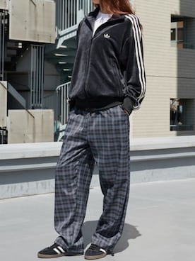 「adidas（アディダス）のadidas/アディダス HANDBALL SPEZIAL スニーカー（スニーカー、ブラック系）」を使った、NATSUKIさん（レディース・170cm）の秋コーディネート