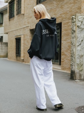 「FOG ESSENTIALS（エフオージーエッセンシャルズ）のアイテム」を使った、NATSUKIさん（レディース・170cm）の冬コーディネート