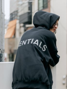 「FOG ESSENTIALS（エフオージーエッセンシャルズ）のアイテム」を使った、NATSUKIさん（レディース・170cm）の冬コーディネート