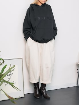「FOG ESSENTIALS（エフオージーエッセンシャルズ）のアイテム（トップス）」を使った、NATSUKIさん（レディース・170cm）の冬コーディネート