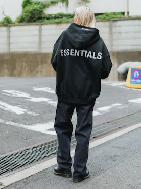 「FOG ESSENTIALS（エフオージーエッセンシャルズ）のアイテム」を使った、NATSUKIさん（レディース・170cm）の冬コーディネート
