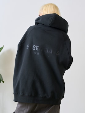 「FOG ESSENTIALS（エフオージーエッセンシャルズ）のアイテム」を使った、NATSUKIさん（レディース・170cm）の冬コーディネート