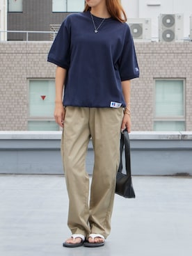 「Dickies（ディッキーズ）の【お気に入り数11万人突破】Dickies/ディッキーズ THE ORIGINAL FIT 874 TCツイル センタープレス スケーターパンツ レングス32インチ ワークパンツ イージーパンツ 2026年 夏 夏服 秋服（チノパンツ、ベージュ系）」を使った、NATSUKIさん（レディース・170cm）の夏コーディネート