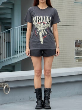 「NIRVANA（ニルヴァーナ）のNIRVANA UNISEX T-SHIRT: ANGELIC クルーネック 半袖Tシャツ バンドT ストリート ロック メンズ レディース 2026年 夏 夏服（Tシャツ/カットソー、ブラック系）」を使った、NATSUKIさん（レディース・170cm）の夏コーディネート