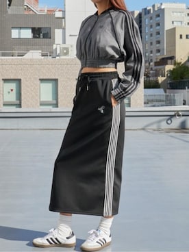 「adidas（アディダス）のadidas/アディダス SAMBA OG アディダスオリジナルス サンバ スニーカー 2026年春夏（スニーカー、ホワイト系）」を使った、NATSUKIさん（レディース・170cm）の秋コーディネート