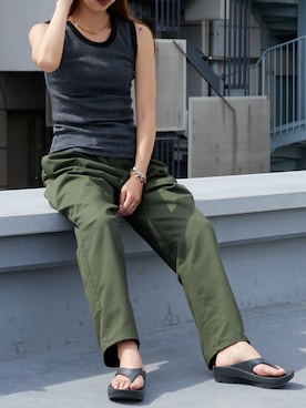 「Dickies（ディッキーズ）の【お気に入り数10万人突破】Dickies/ディッキーズ THE ORIGINAL FIT 874 TCツイル センタープレス スケーターパンツ レングス32インチ ワークパンツ 2026年春夏（チノパンツ、グリーン系）」を使った、NATSUKIさん（レディース・170cm）の夏コーディネート