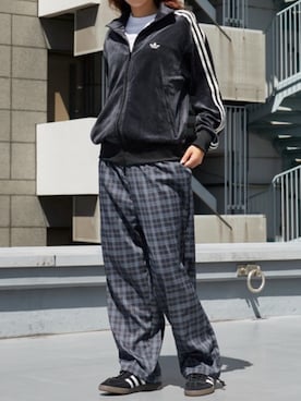 「adidas（アディダス）のadidas/アディダス HANDBALL SPEZIAL スニーカー（スニーカー、ブラック系）」を使った、NATSUKIさん（レディース・170cm）の秋コーディネート