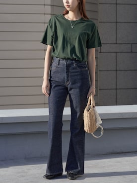 「GILDAN（ギルダン）のGILDAN/ギルダン 5.3oz プレミアムコットン 半袖無地Tシャツ 2026年春夏（Tシャツ/カットソー、グリーン系）」を使った、NATSUKIさん（レディース・170cm）の春コーディネート